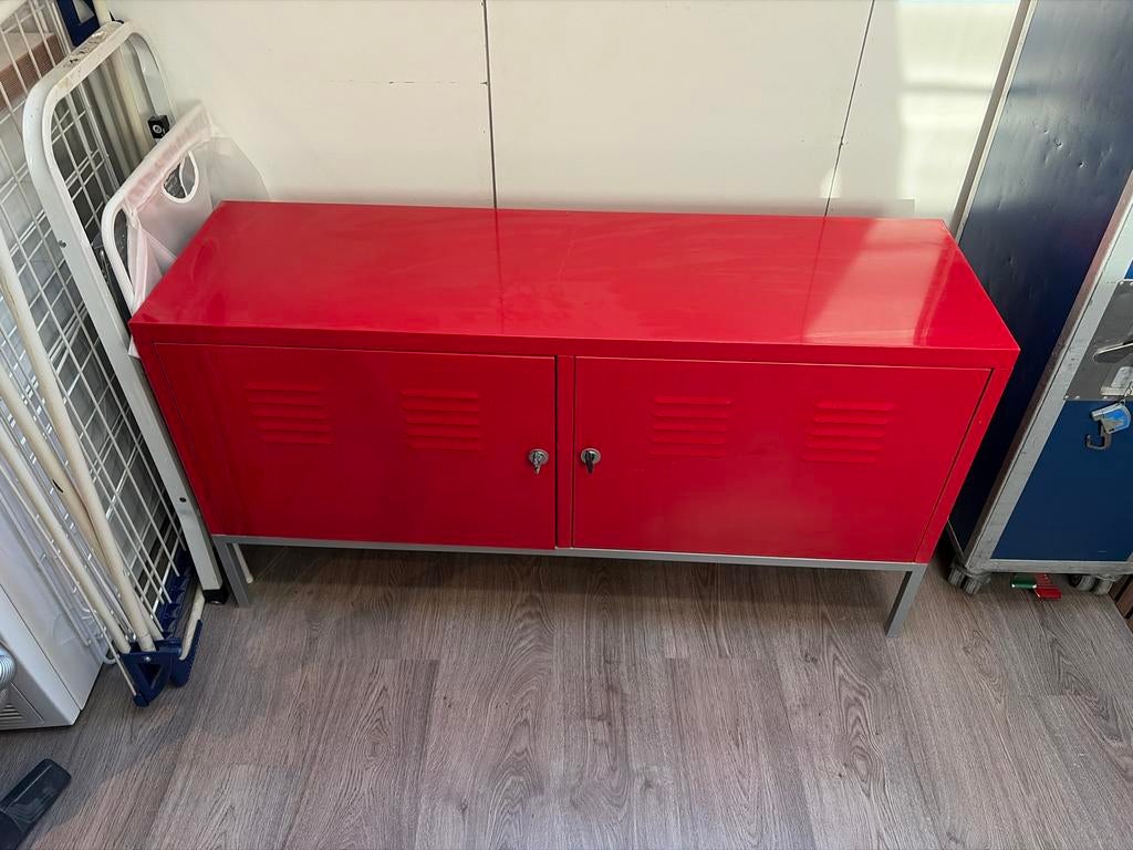 IKEA PS Locker 2-deurs rood - Stalen opbergkast, Huis en Inrichting, Kasten | Lockerkasten, Gebruikt, Ophalen