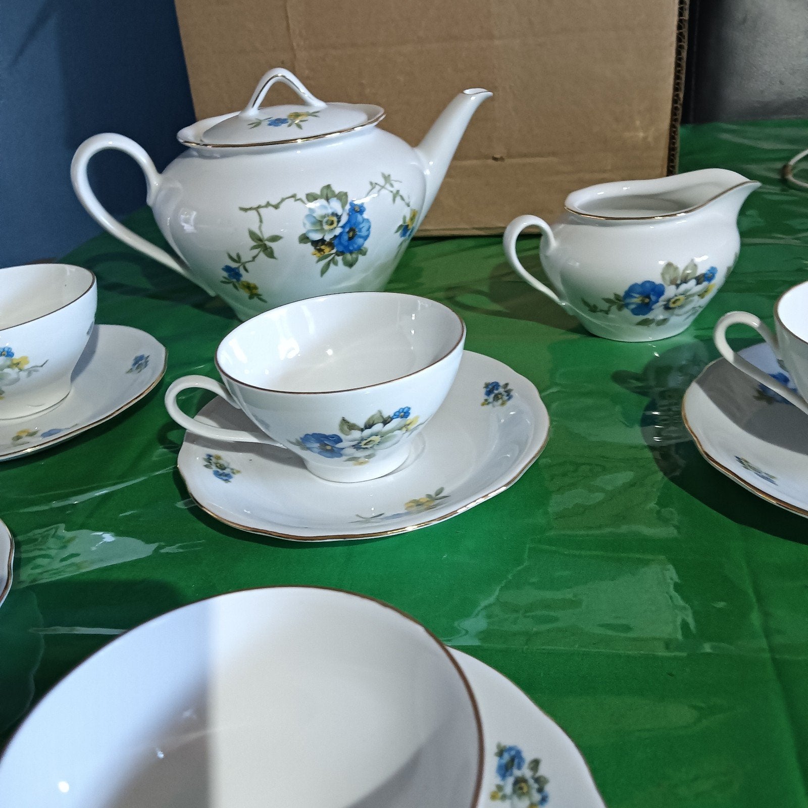 Vintage Kahla Servies met bloemmotief, Antiek en Kunst, Ophalen