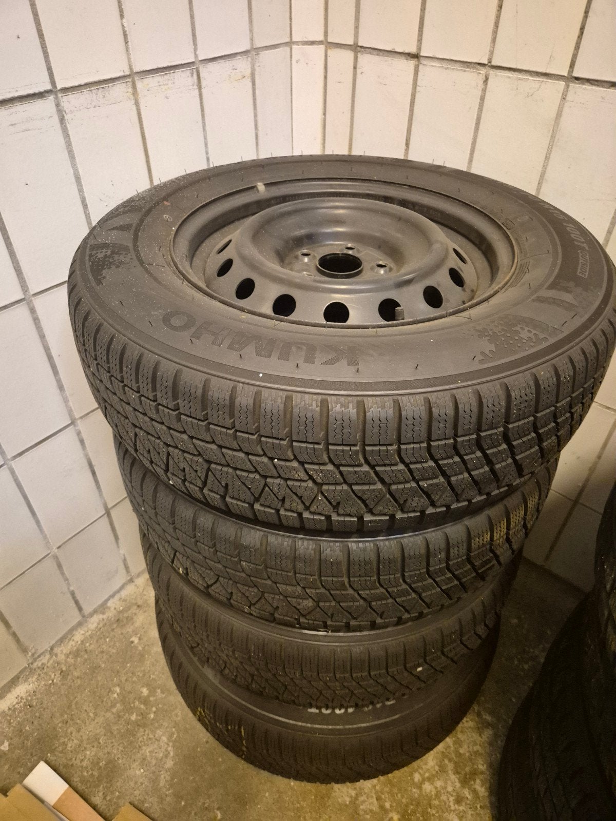 Kumho Winterbanden met Velgen 215/70 R16 100T, Ophalen, 16 inch, Banden en Velgen, Winterbanden