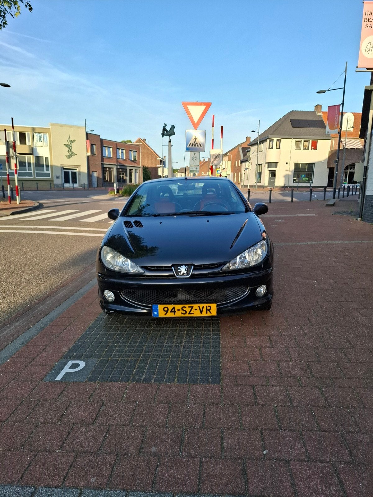 Peugeot 206 1.6 16V CC 2003 Zwart, Auto's, Voorwielaandrijving, 4 cilinders, Cabriolet, 4 stoelen