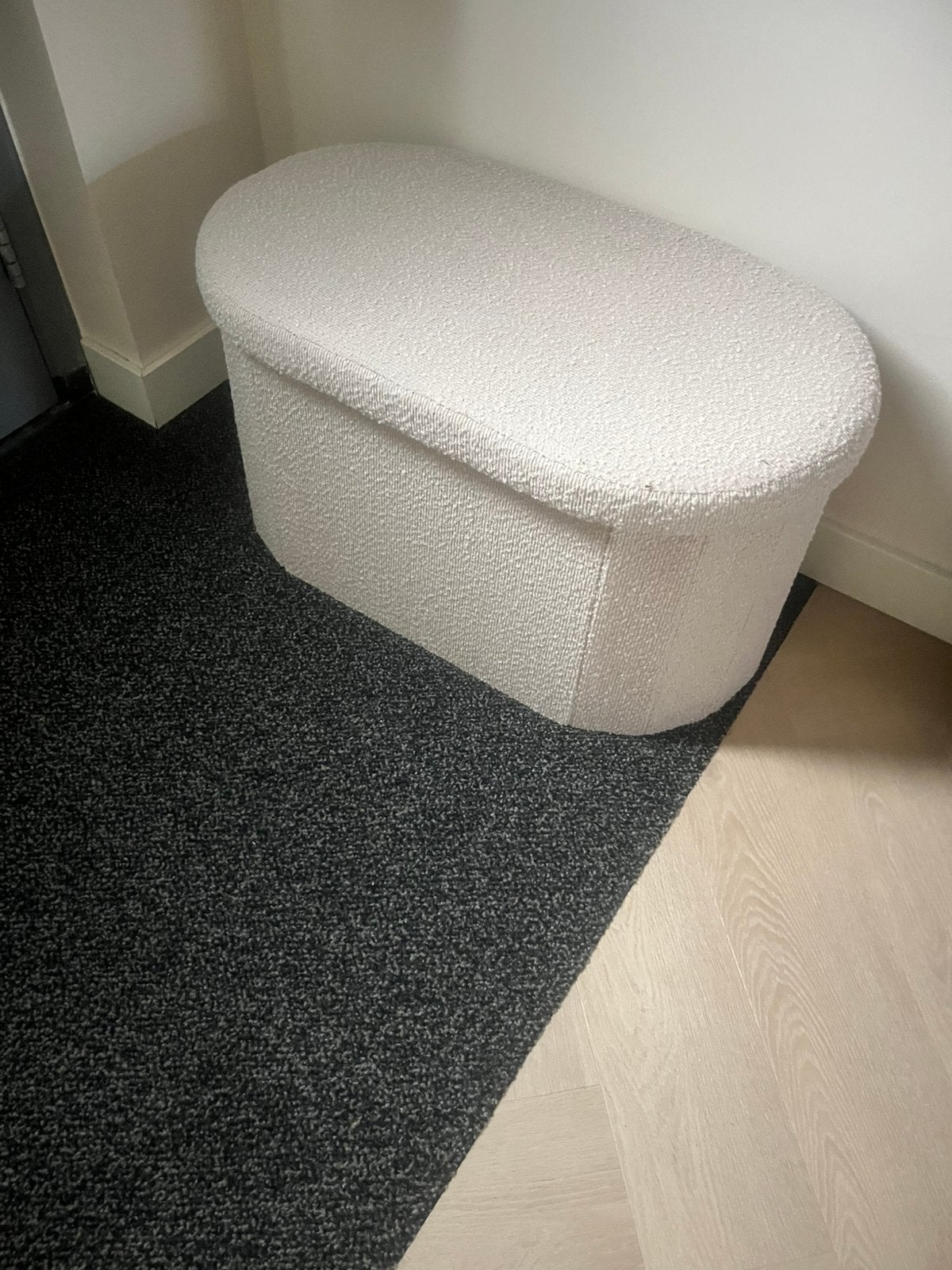 Ovalen poef met opbergruimte creme boucle, Huis en Inrichting, Ophalen, Minder dan 50 cm, Rond, Zo goed als nieuw