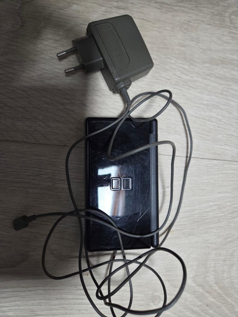 Nintendo DS Lite Zwart met oplader, Spelcomputers en Games, Spelcomputers | Nintendo DS, Ophalen of Verzenden, Gebruikt, Zwart