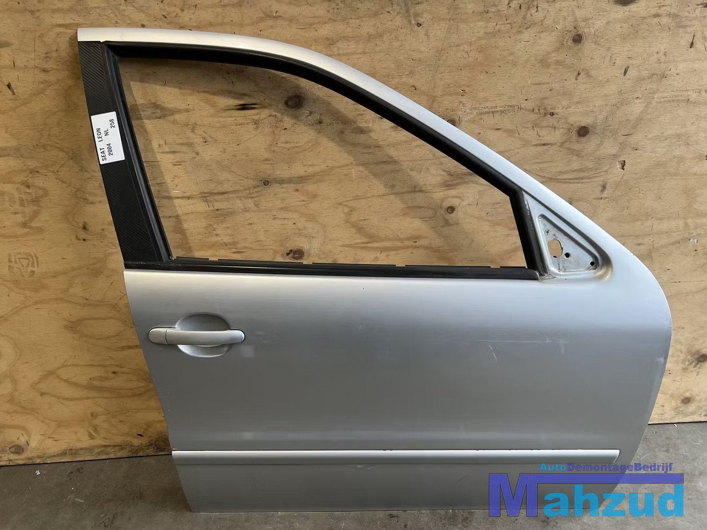 SEAT LEON 1 GRIJS ZILVER LS7N rechts voor deur 1999-2005, Auto-onderdelen, Gebruikt, Deur, Autovia A-2, Km 585 585
08760  Martorell, ES
