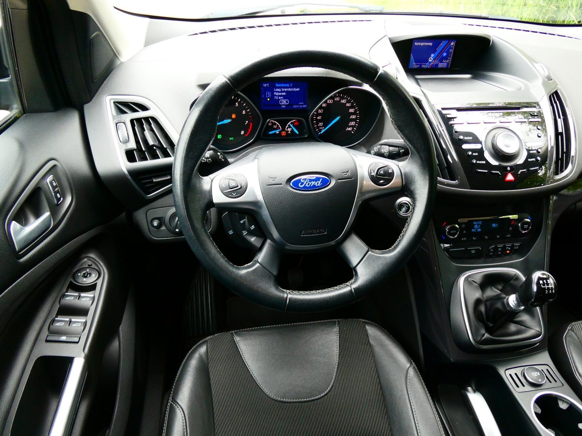 Ford Kuga 1.5 Titanium Styling Pack 150pk Clima Navi Trekhaa, 4 cilinders, Leder en Stof, Zwart, Origineel Nederlands