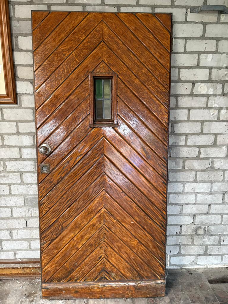 Antieke houten voordeur met glas-in-lood en origineel beslag, Ophalen, Gebruikt, 80 tot 100 cm, 215 cm of meer
