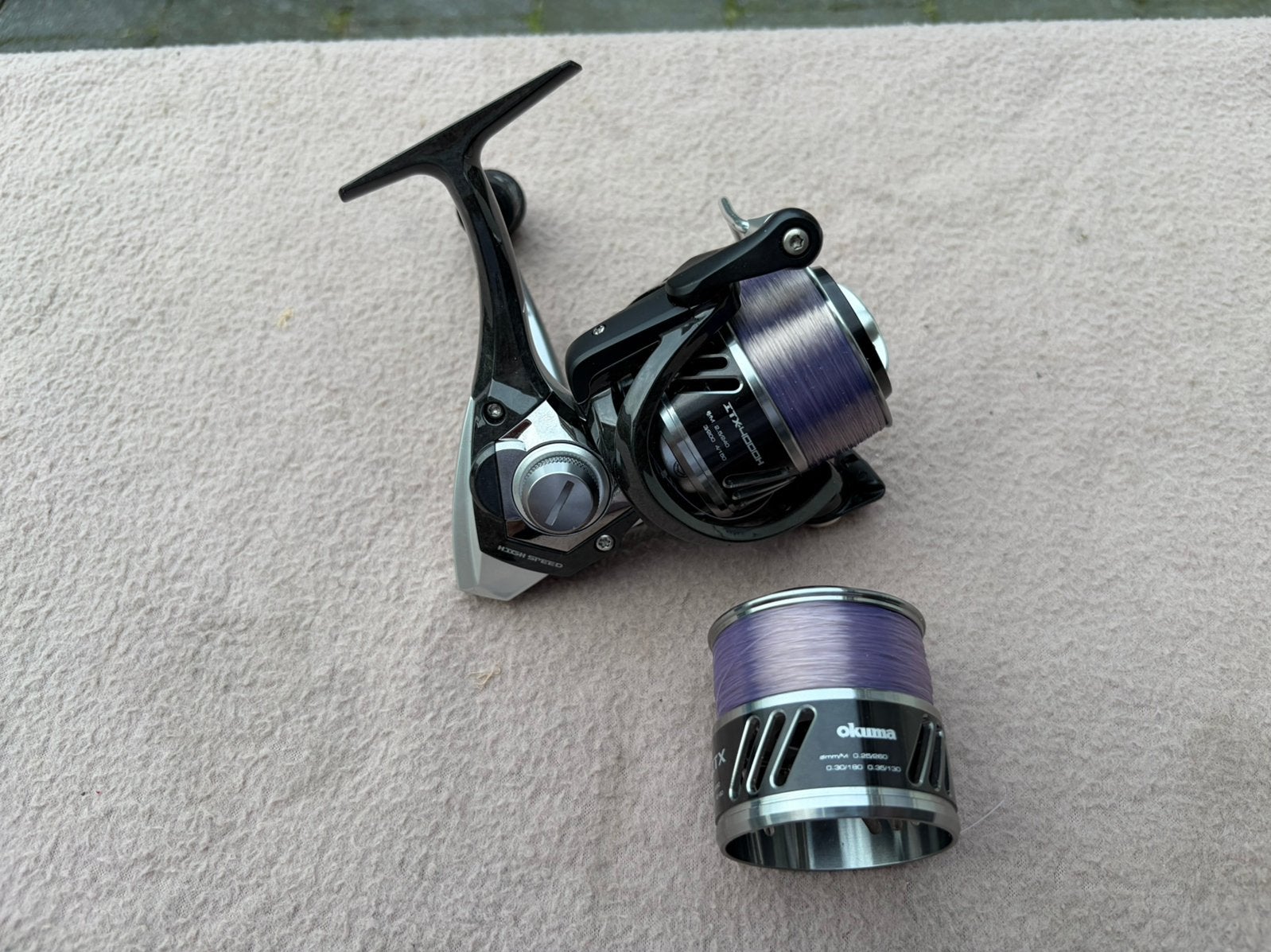 Okuma itx 4000h molen / spinmolen incl reservespoel, Ophalen of Verzenden, Zo goed als nieuw, Molen