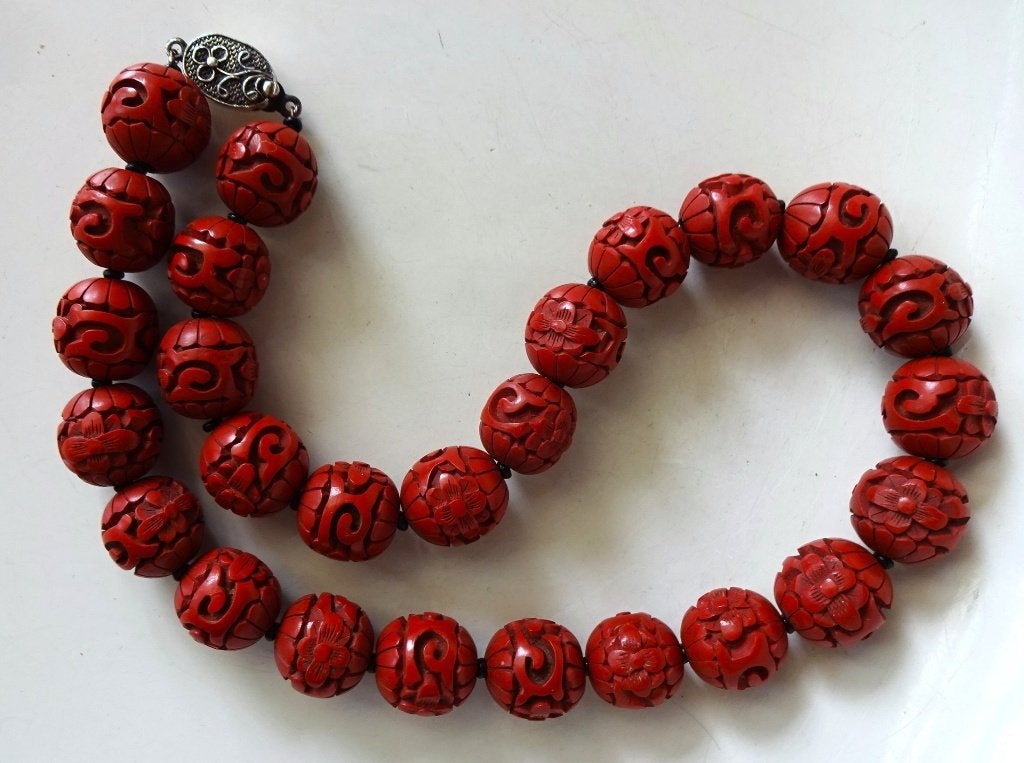 Vintage Chinese cinnabar lakwerk kralen ketting: zilver slot, Ophalen of Verzenden, Zilver, Ketting