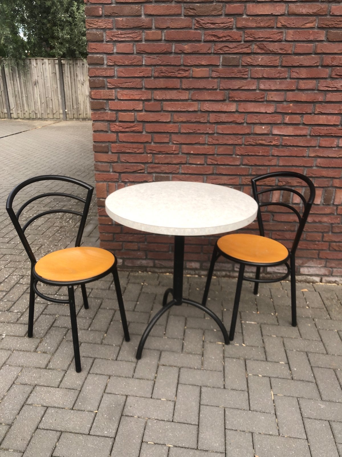 Mooie stevige stoelen met ronde tafel, Huis en Inrichting, Tafels | Bijzettafels, Gebruikt, Metaal of Aluminium, Rond, 75 cm of meer