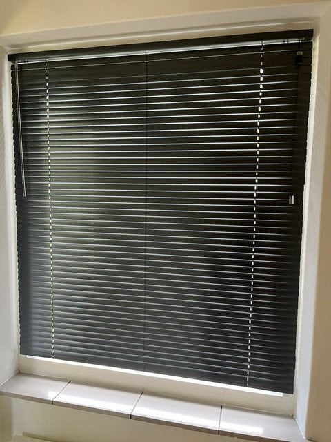 2 Jaloezieen, mat antraciet, Overige merken, Ophalen of Verzenden, Zo goed als nieuw, 120 cm