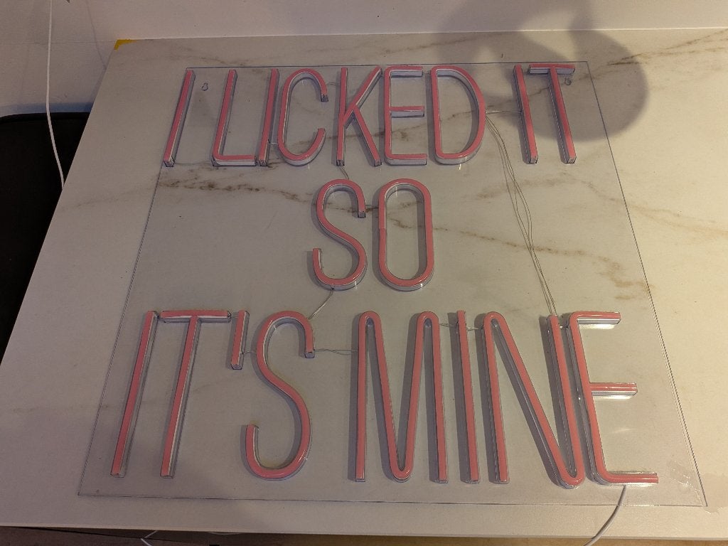 Neon stijl lamp 'I licked it so its mine', Ophalen, Zo goed als nieuw, Wandlamp, Met snoer/stekker