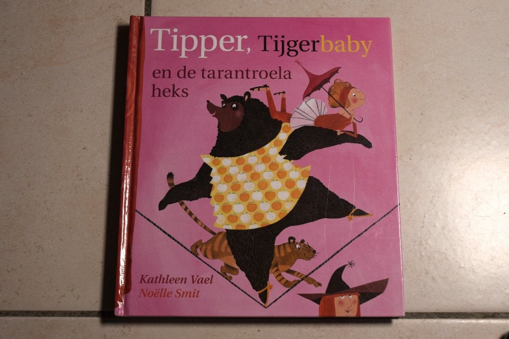 Tipper, Tijgerbaby en de tarantroela heks/ Kathleen Vael, Ophalen of Verzenden, Zo goed als nieuw, Fictie algemeen, Voorleesboek