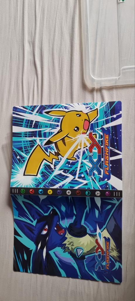 Pokemon kaarten met map, Ophalen of Verzenden, Meerdere kaarten
