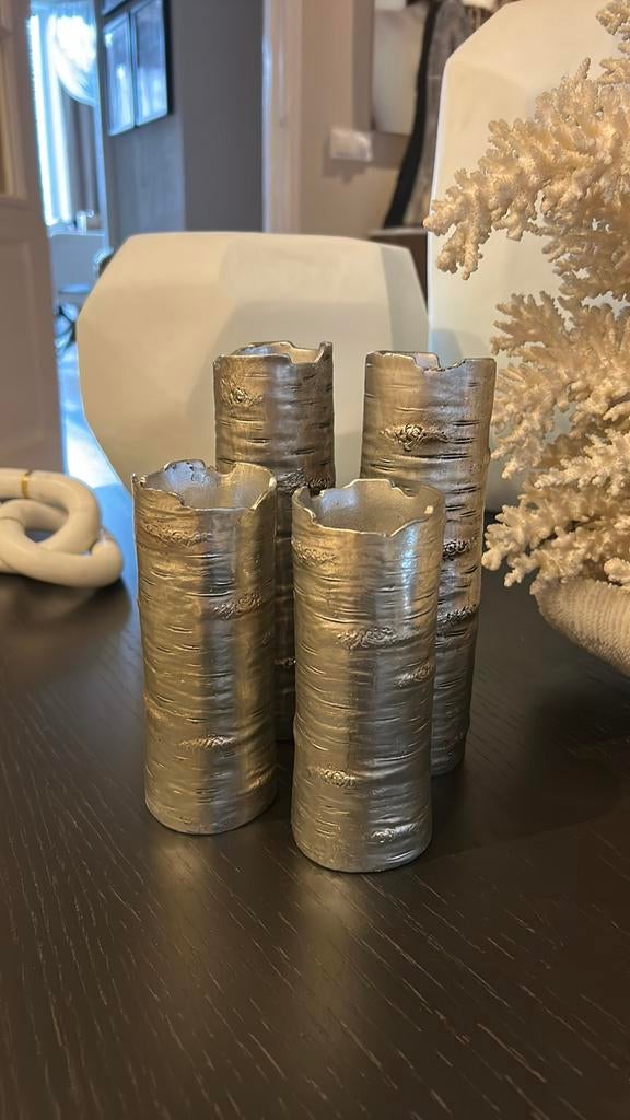 Super leuke zilveren waxinelichtjes houders in vorm boomstam, Ophalen of Verzenden, Zo goed als nieuw, Overige materialen, Minder dan 25 cm