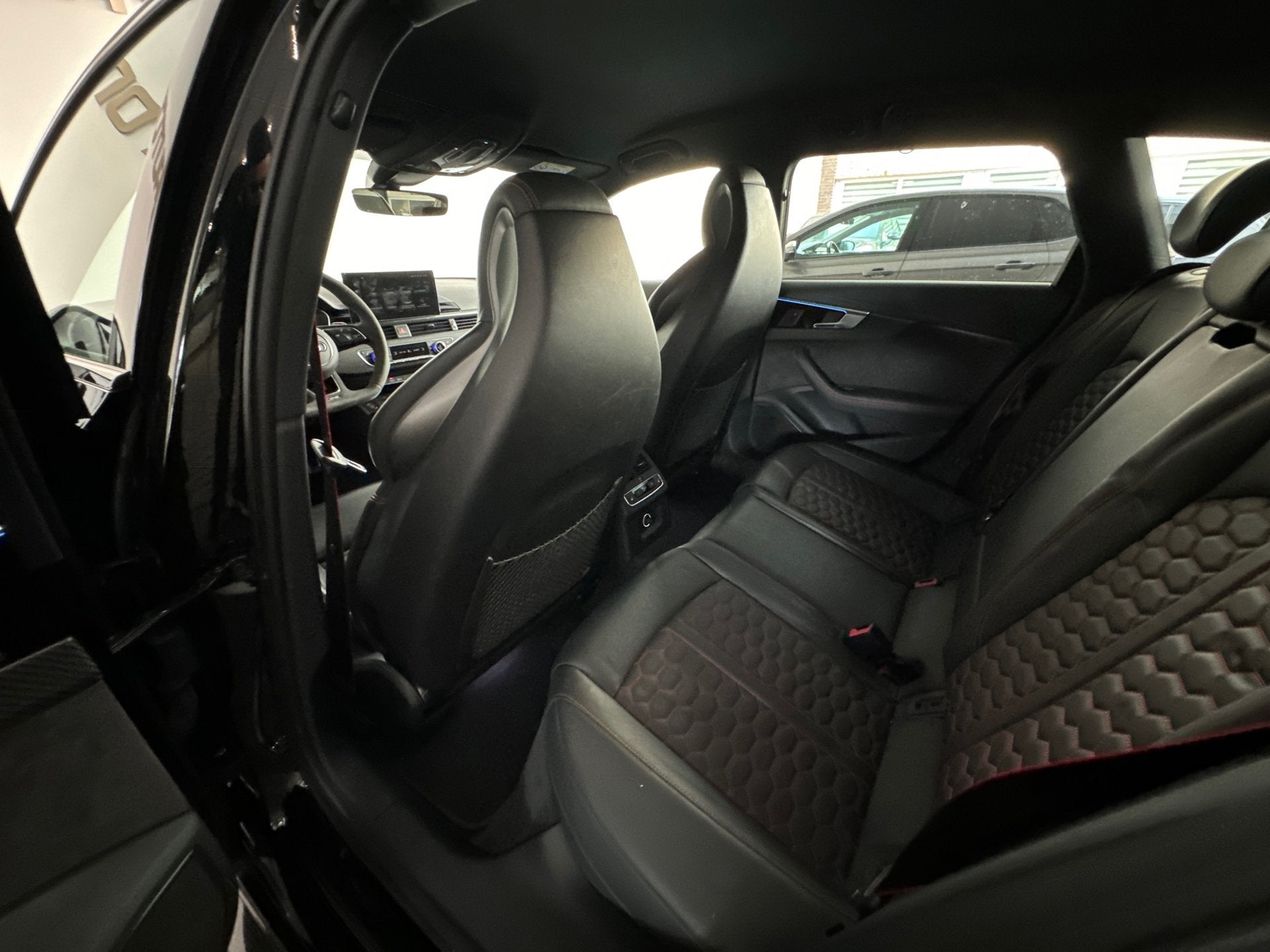 Foto 27 van Audi RS4 Avant 2.9 TFSI quattro Pano|Ceramic|B&O|HuD|Carbon