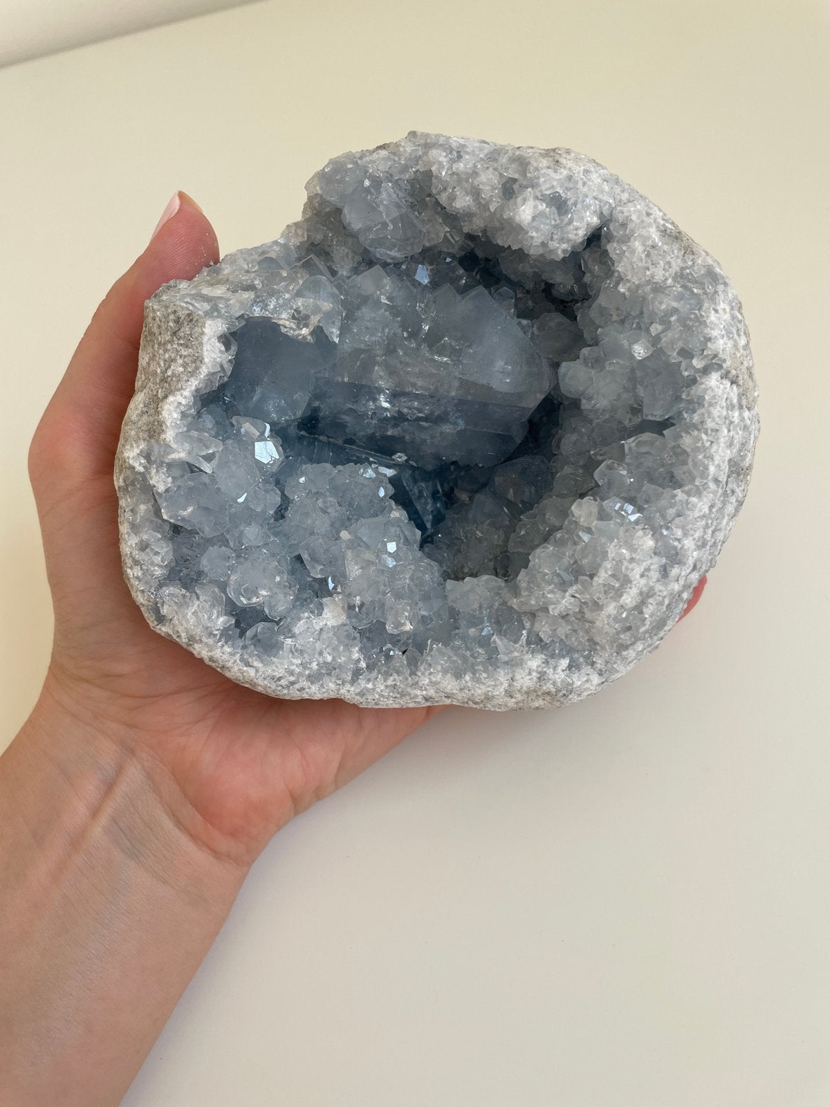 Prachtige Celestien Geode - Natuurlijke Kristalformatie, Verzamelen, Mineralen en Fossielen, Ophalen of Verzenden, Mineraal