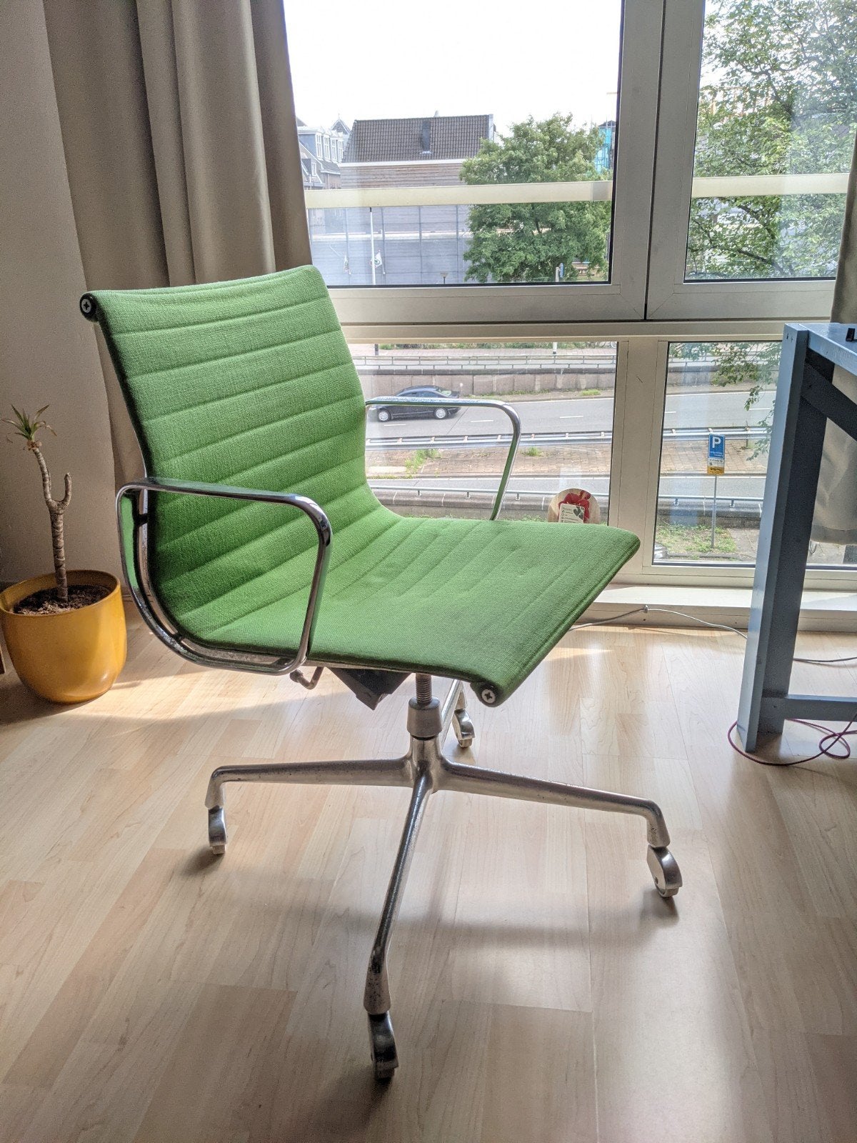 Vintage Eames EA 117 Bureaustoel - Groen Hopsak, Huis en Inrichting, Ophalen, Gebruikt, Overige kleuren, Metaal
