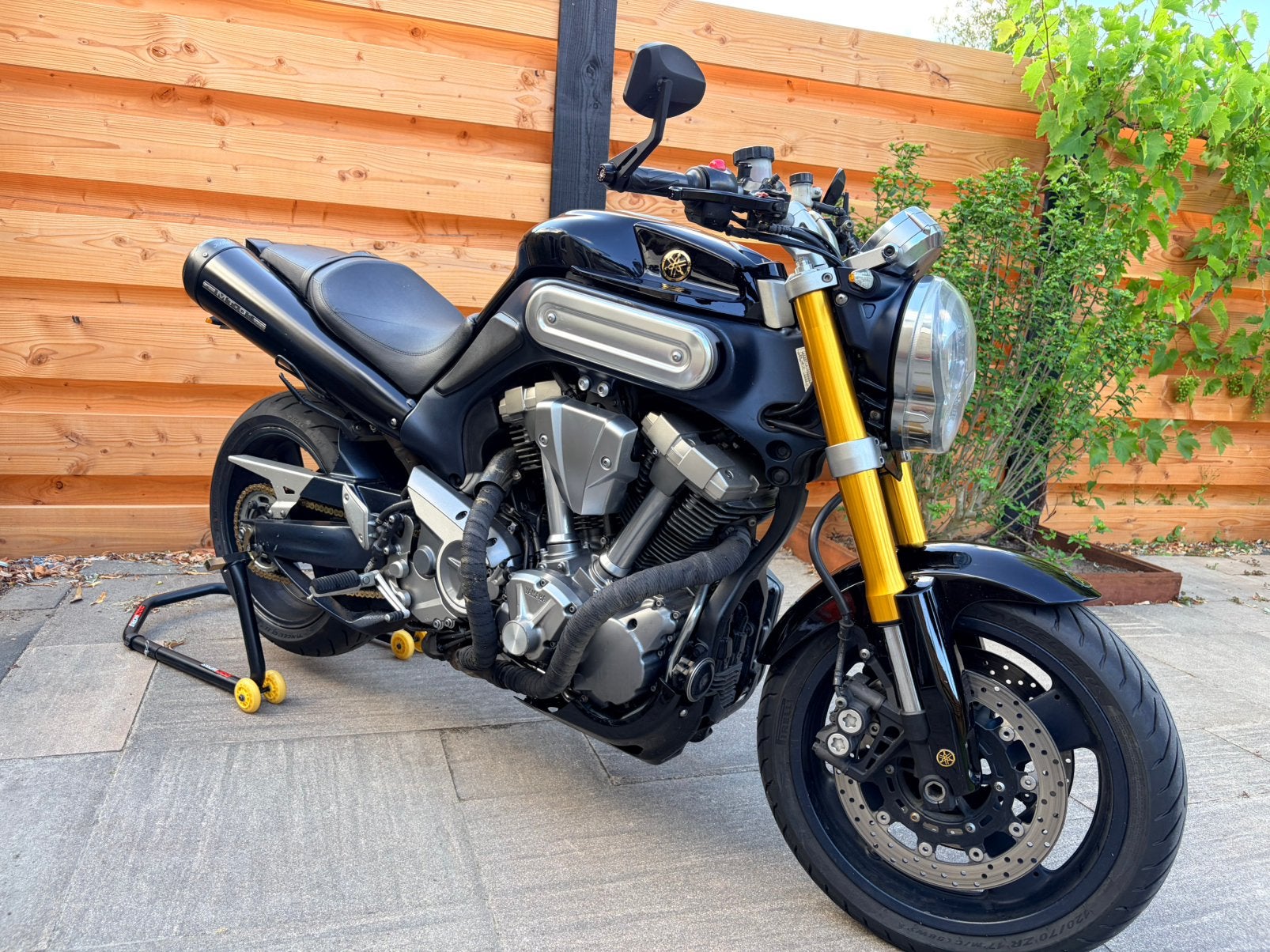 Yamaha MT-01 stage 1 akra, 2 cilinders, Particulier, Naked bike