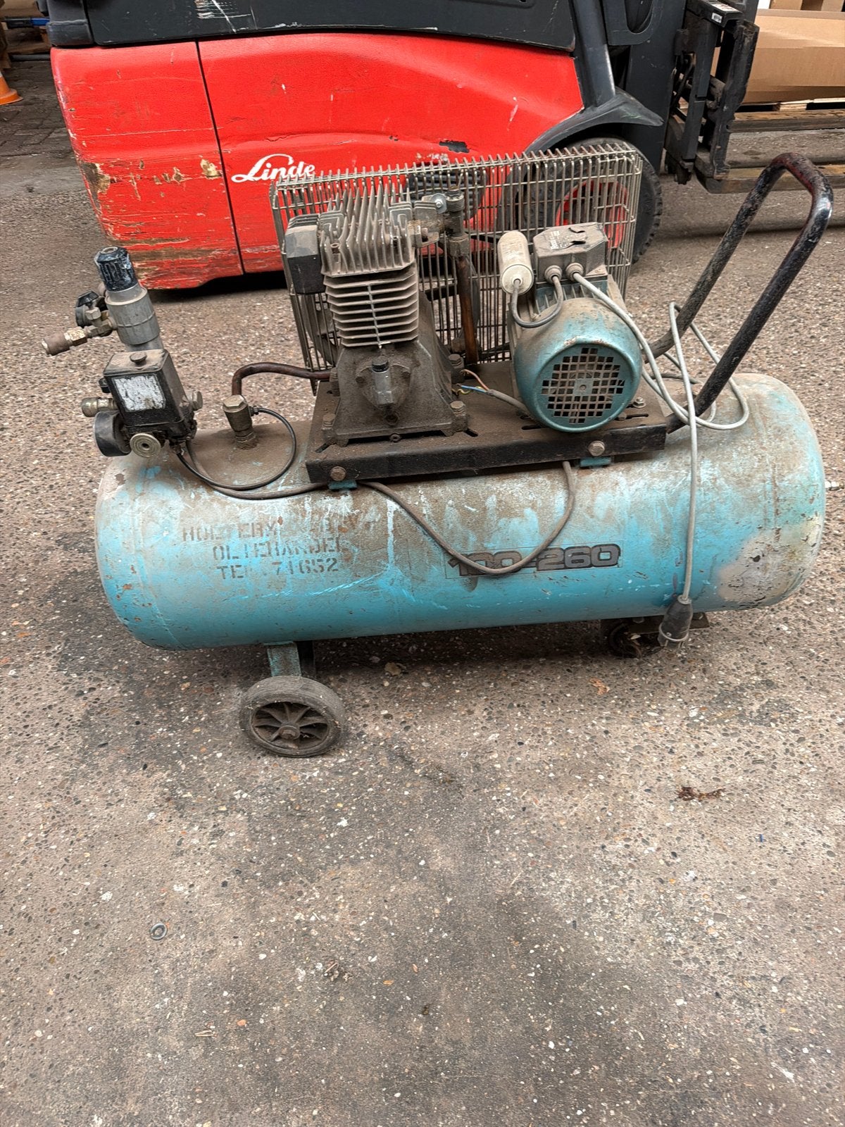 Gebruikte Compressor 100-260 -, Ophalen, Gebruikt, 200 tot 400 liter/min, Mobiel