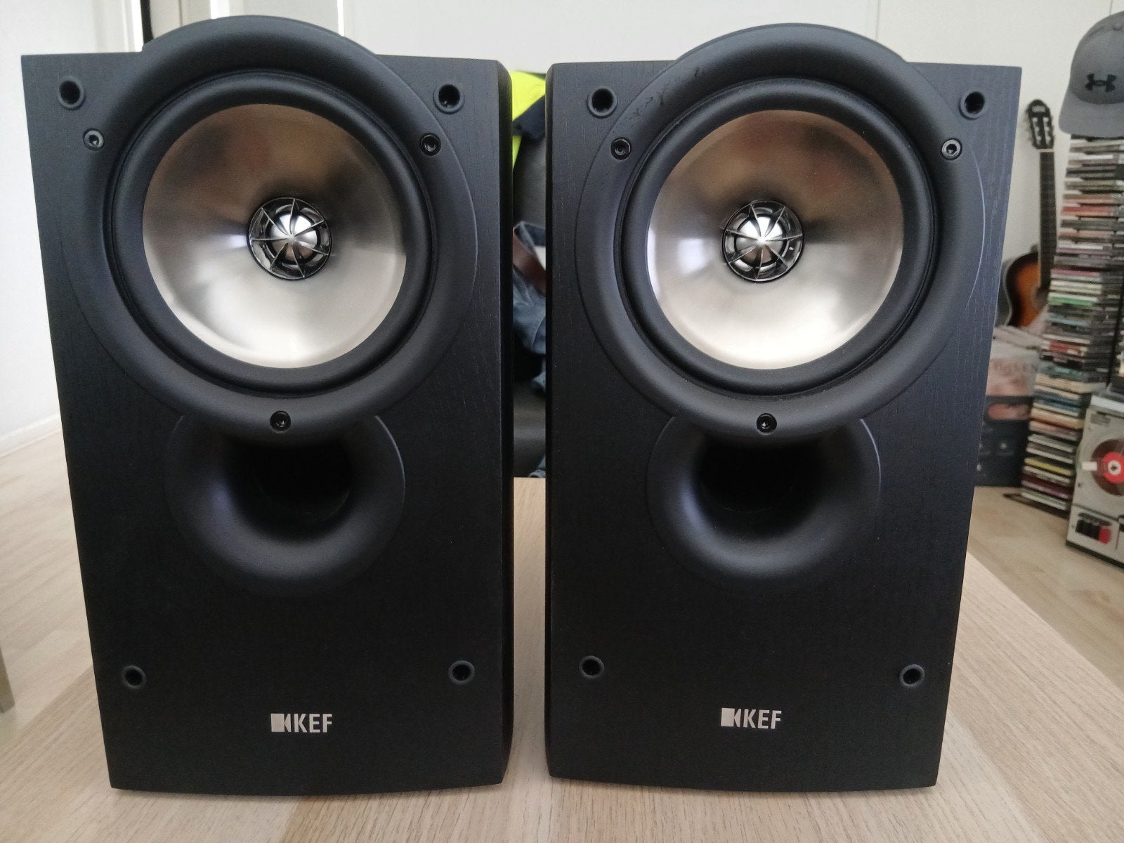 KEF IQ10, Zo goed als nieuw, 60 tot 120 watt, Boekenplank luidspreker, Ophalen