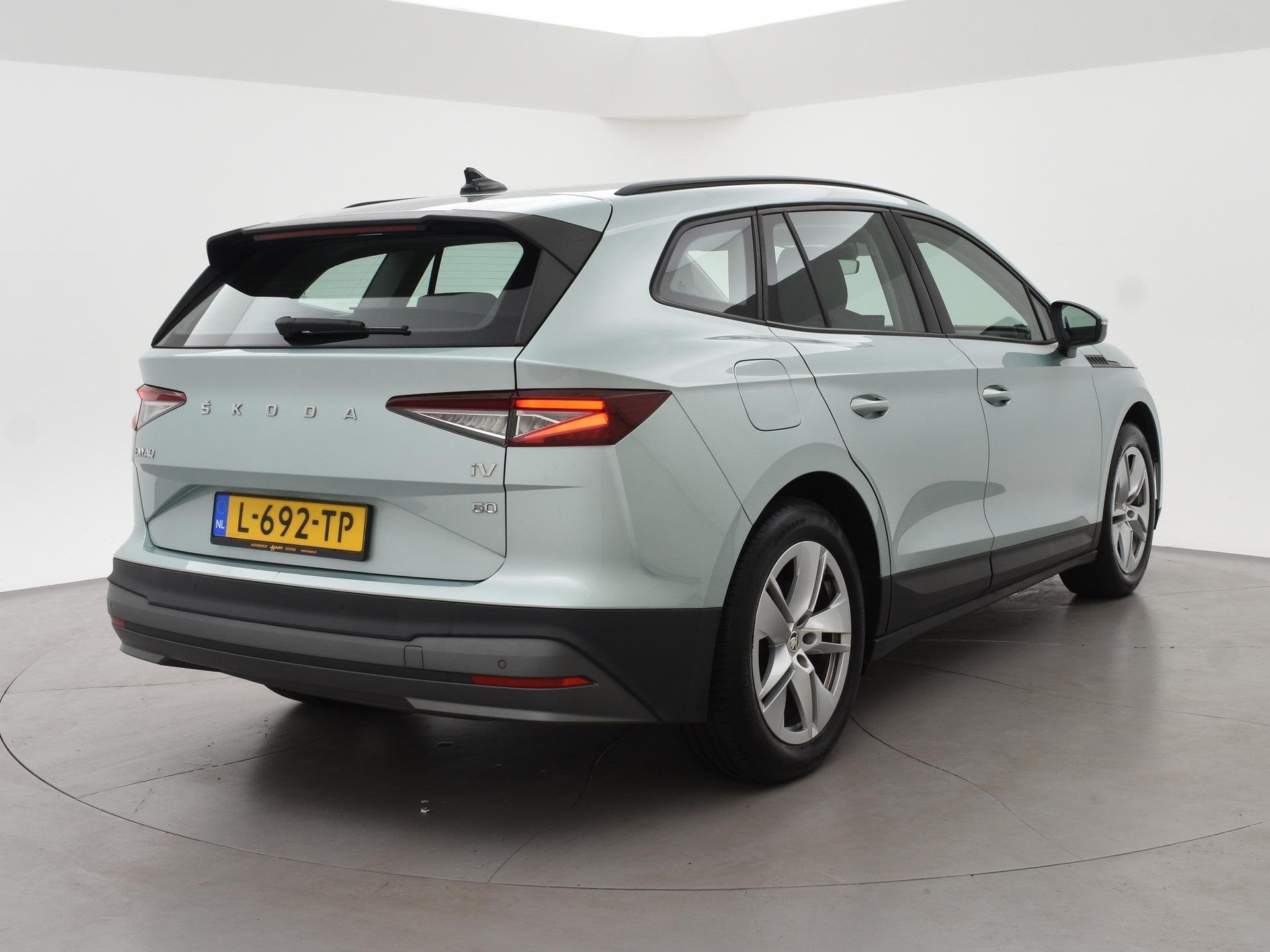 Skoda Enyaq iV 60 + SFEERVERLICHTING | APPLE CARPLAY | ANDRO, Automaat, Achterwielaandrijving, Gebruikt, Leder en Stof