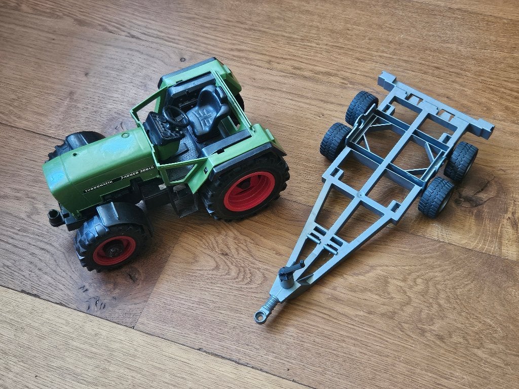 Bruder traktor en een aanhanger, Ophalen of Verzenden, Gebruikt