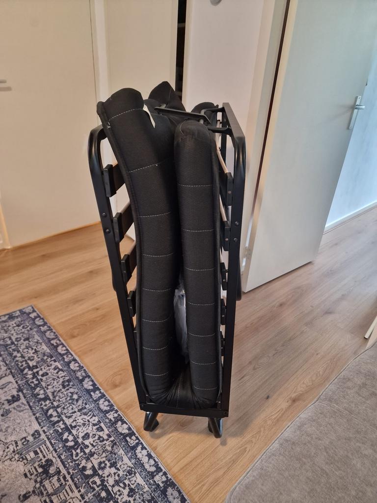 Logeerbed van Jysk, Huis en Inrichting, Slaapkamer | Bedden, Ophalen, Zo goed als nieuw, Eenpersoons, Metaal