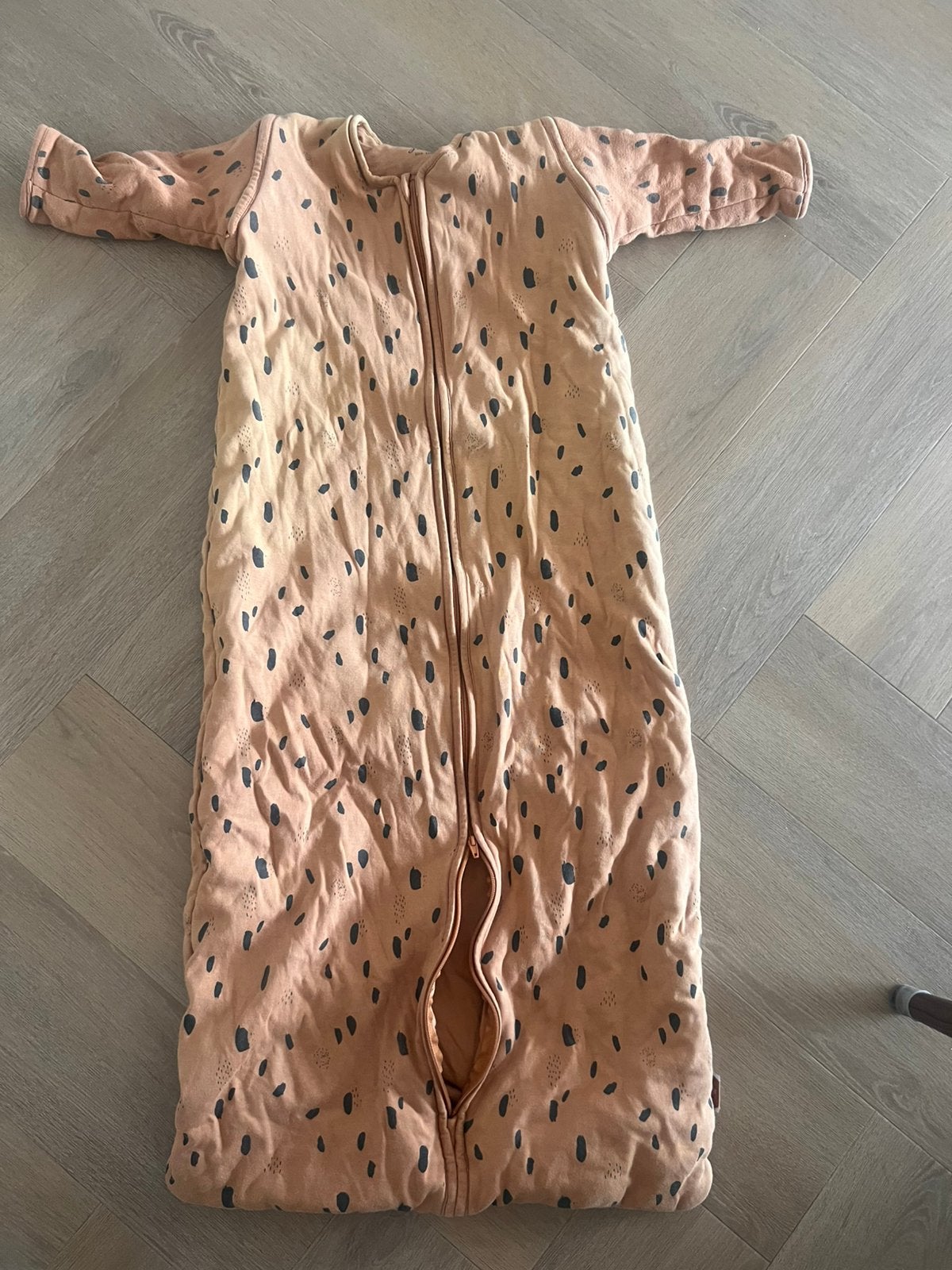 Baby slaapzak 110cm Spot caramel met afritsbare mouw, Kinderen en Baby's, Dekens, Slaapzakjes en Inbakerproducten, Ophalen of Verzenden