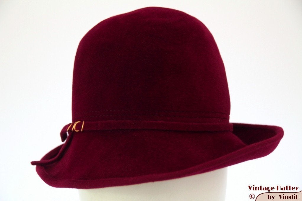 Vintage Dameshoed bordeaux paars fluweel 55 = S tot XS, Kleding | Dames, Hoeden en Petten, Ophalen of Verzenden, Gedragen, 55 cm (S, 6⅞ inch) of minder