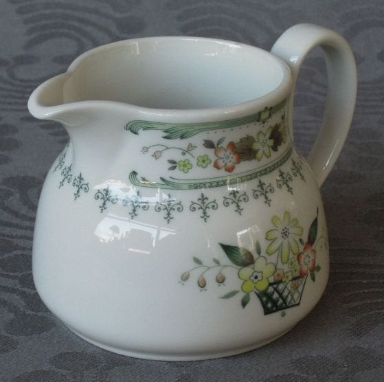 NR TT10: 1 Royal Doulton Provencal melkkannetje, Ophalen of Verzenden