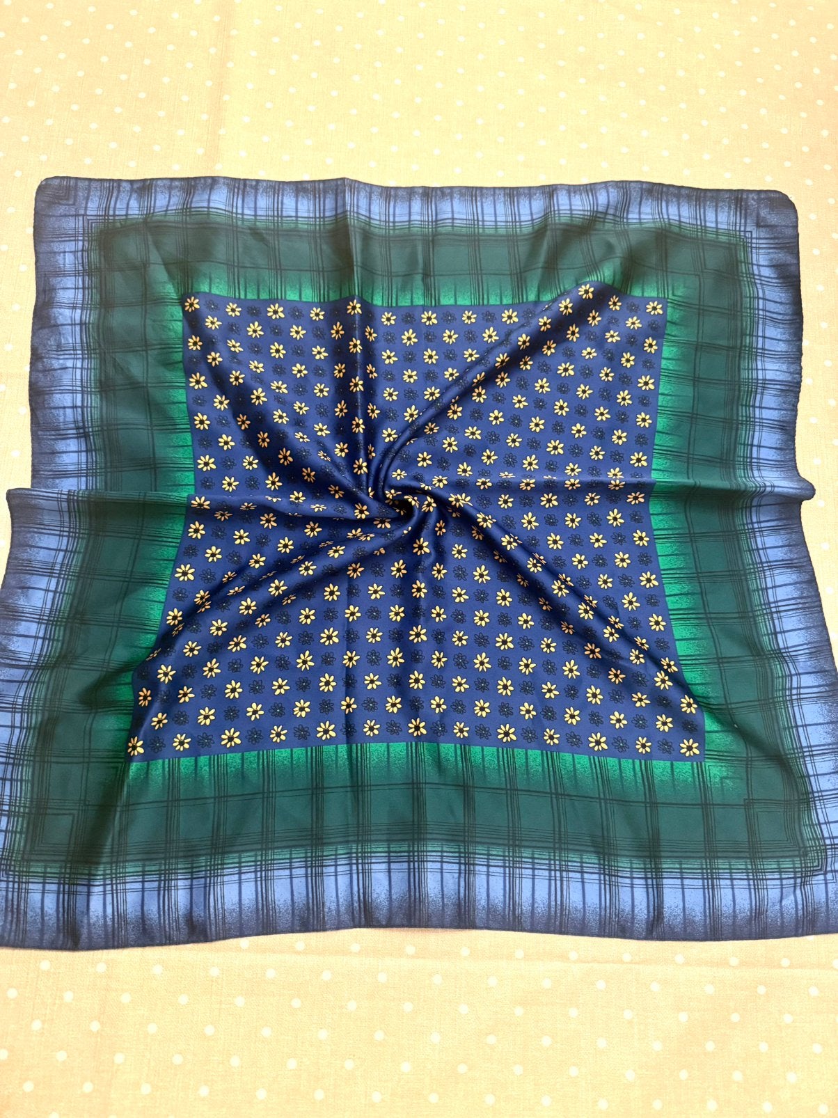 Blauw/ groen sjaaltje met bloemetjes, Ophalen of Verzenden, Zo goed als nieuw, Sjaal