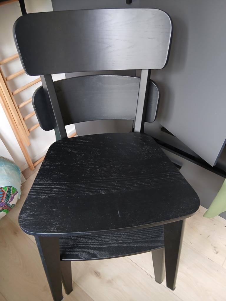 2 zwarte houten stoelen - gratis af te halen, Ophalen, Gebruikt, Twee, Zwart