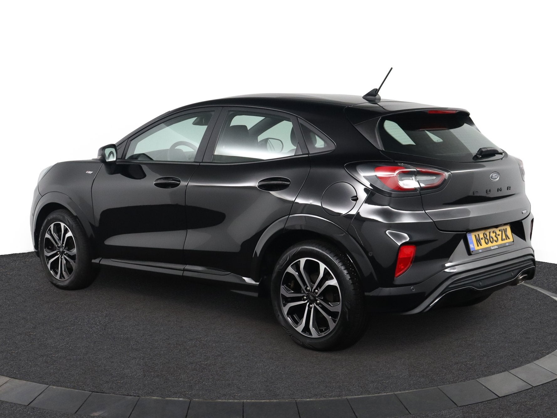 Ford Puma 125pk EcoBoost Hybrid St-line | All Season Banden, Voorwielaandrijving, Stof, Zwart, Zwart