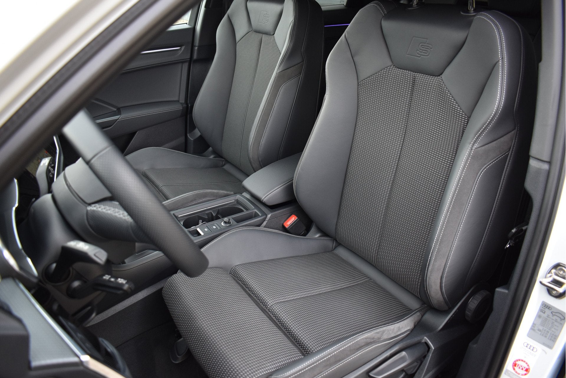 Audi Q3 45 TFSI e S-Line 245 Pk Navi Sfeer Camera ACC Apple, Auto's, Gebruikt, Automatische klimaatregeling, Leder en Stof, Wit