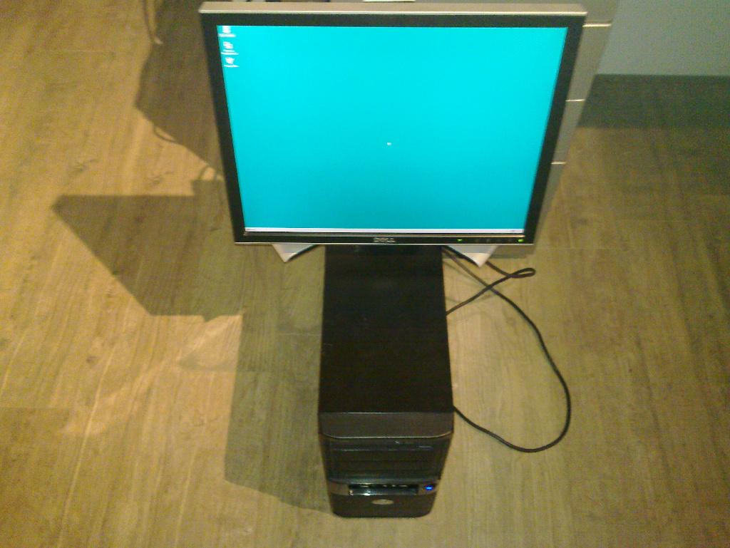 Retro vintage Windows 98 computer, Ophalen