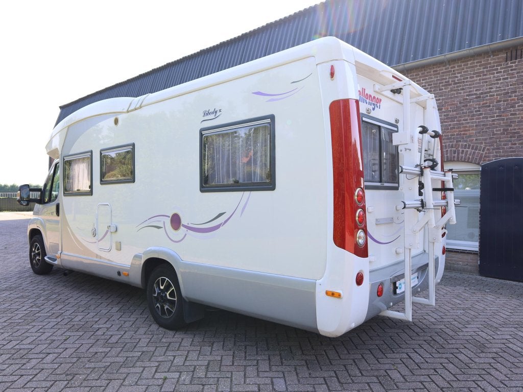 Challenger Eden 617 levelsysteem | fietslift, Caravans en Kamperen, Campers, Ringverwarming, Fiat, Afzuigkap, Bedrijf