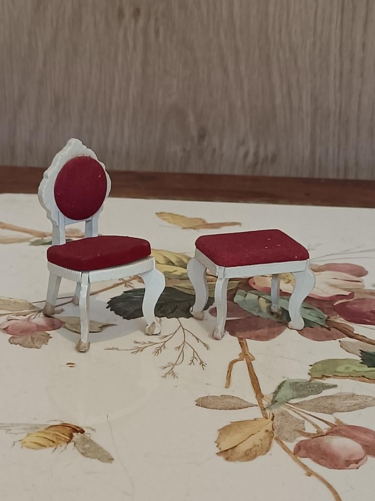 Lundby stoeltje en krukje poppenhuis, Verzamelen, Poppenhuizen en Toebehoren, Ophalen of Verzenden, Gebruikt, Poppenhuis