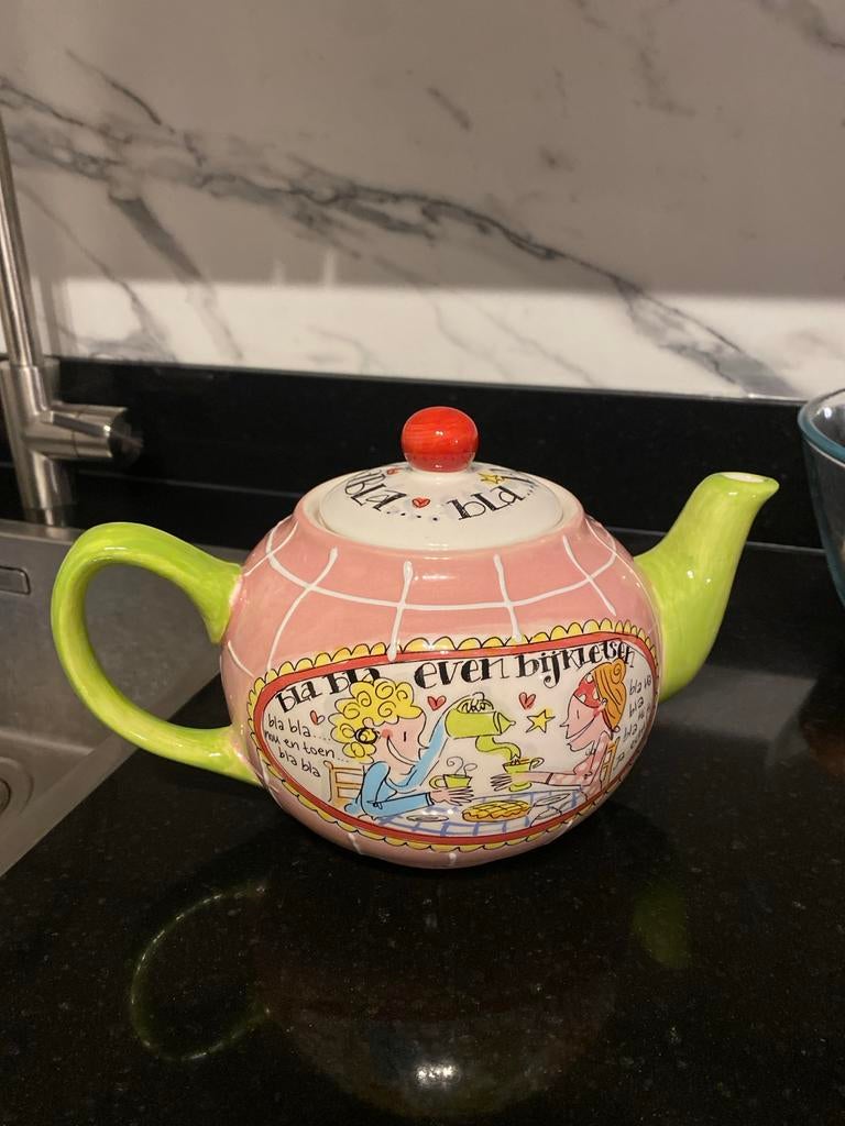 Blond Amsterdam theepot 'Bla Bla Even Bijpraten', Gebruikt, Steen/keramiek, Meerkleurig, Ophalen