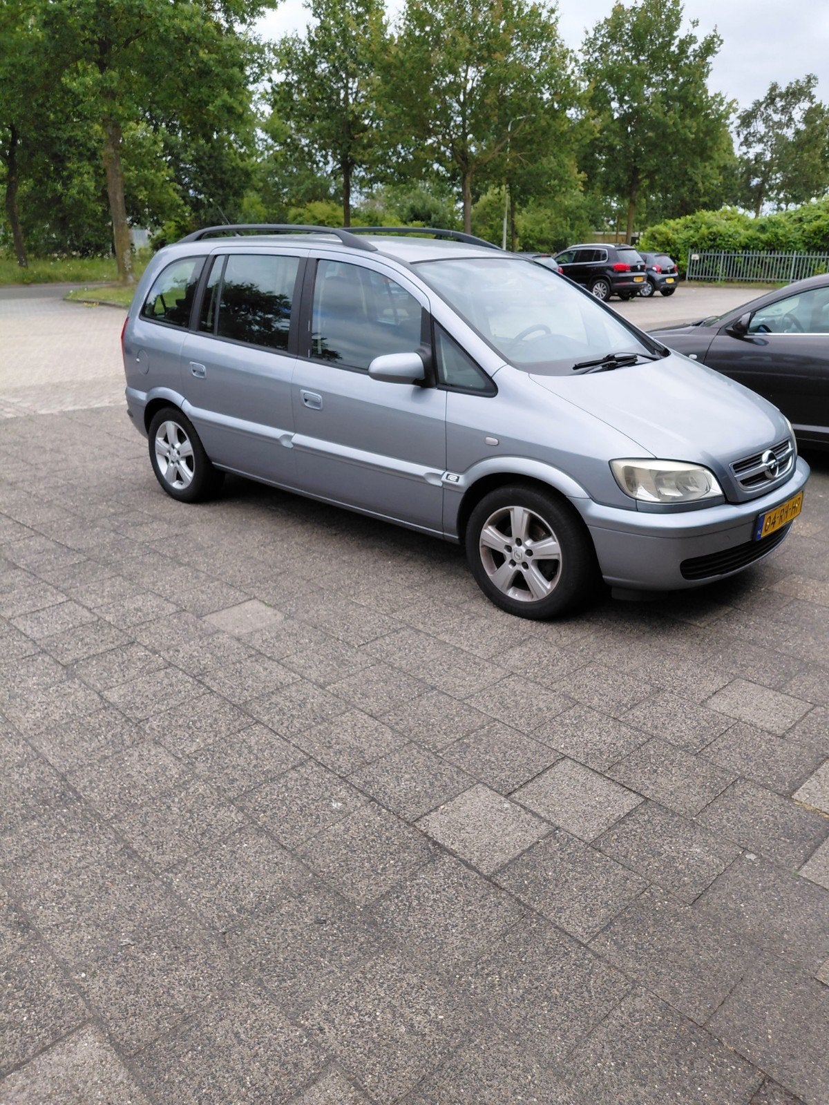 Opel Zafira 1.6 16V 2005 Grijs KOUDE AIRCO,NIEUWE APK, Auto's, Opel, Stof, Zwart, 4 cilinders, Origineel Nederlands