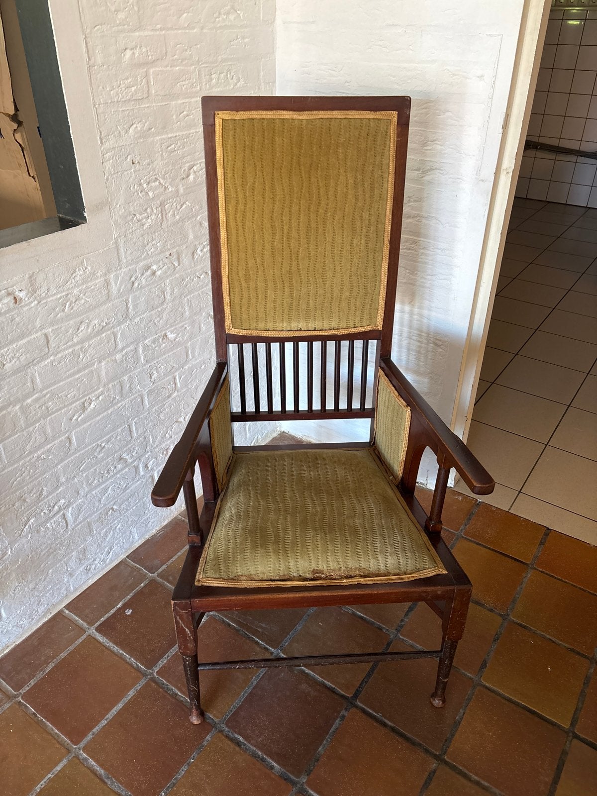 Antieke houten stoel met hoge rugleuning, Rietveld-look, Antiek en Kunst, Ophalen