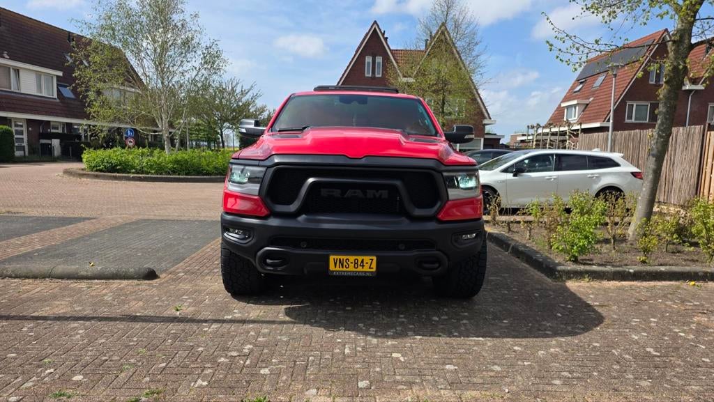 Dodge RAM 1500 5.7 hemi 2022 Rood | Financial Lease-overname, Automaat, Euro 5, 5654 cc, Lichtsensor