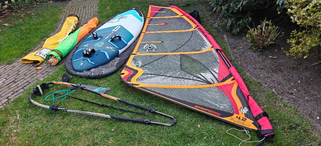 Complete weinig gebruikte freeride windsurfset Tabou Rocket, Ophalen, Gebruikt, Minder dan 250 cm, Complete set
