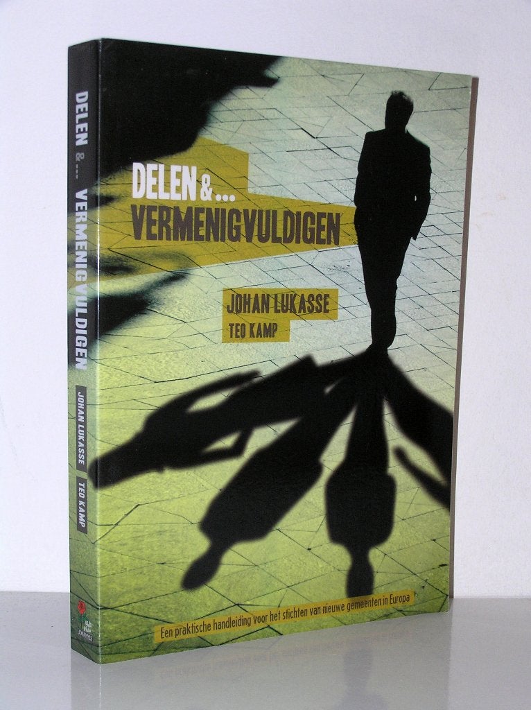 Johan Lukasse & Teo Kamp - Delen & ... vermenigvuldigen, Ophalen of Verzenden, Zo goed als nieuw, Christendom | Katholiek