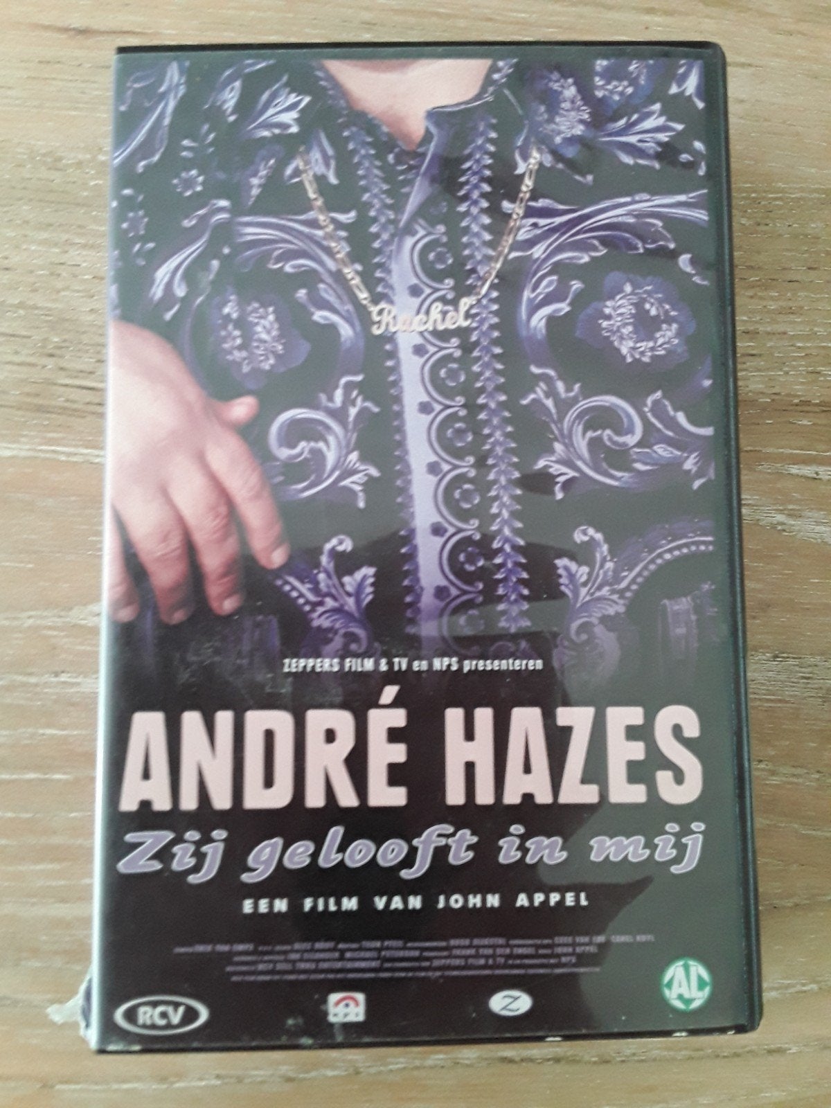 André Hazes - Zij gelooft in mij (VHS), Nederlands ondertiteld, Gebruikt, Documentaire, Alle leeftijden