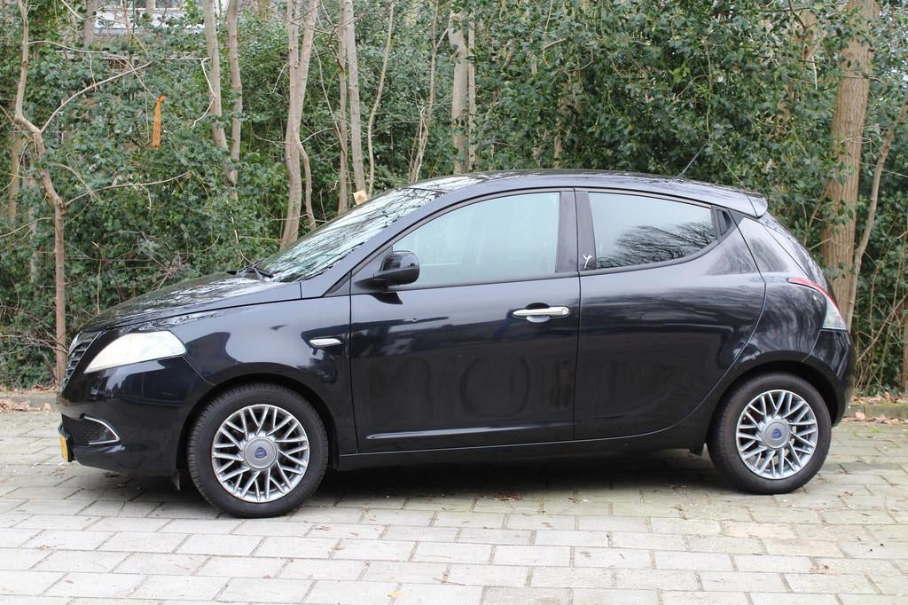 Lancia Ypsilon 0.9 TwinAir Silver airco cruise Leuke auto!, Auto's, Lancia, Voorwielaandrijving, Euro 5, Gebruikt, Zwart