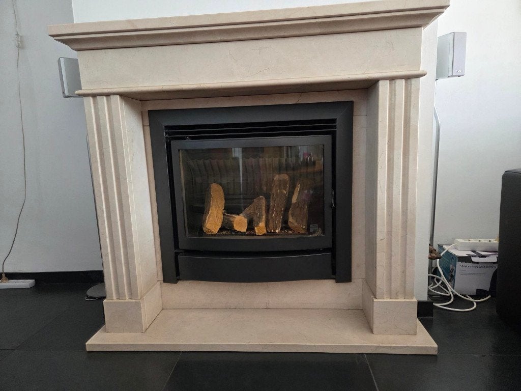 Marmer Schouw met inbouw Wellstraler gaskachel, Ophalen, Gebruikt, Inbouwhaard, Gashaard