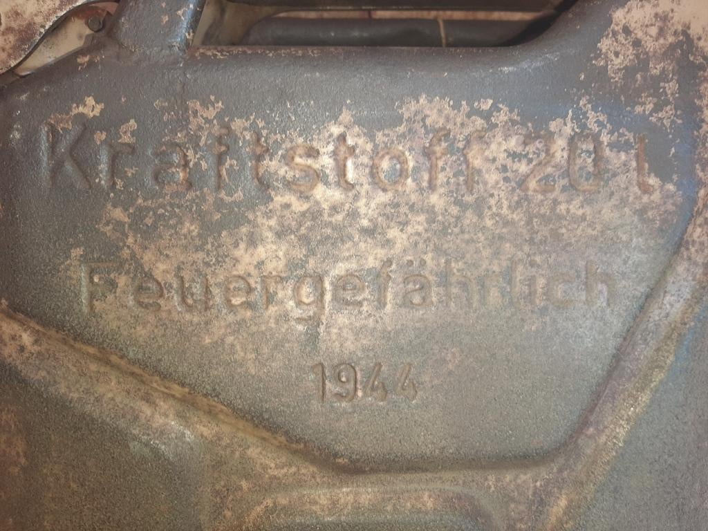 Jerrycan  met kogel inslag 1944., Verzamelen, Militaria | Tweede Wereldoorlog, Ophalen of Verzenden