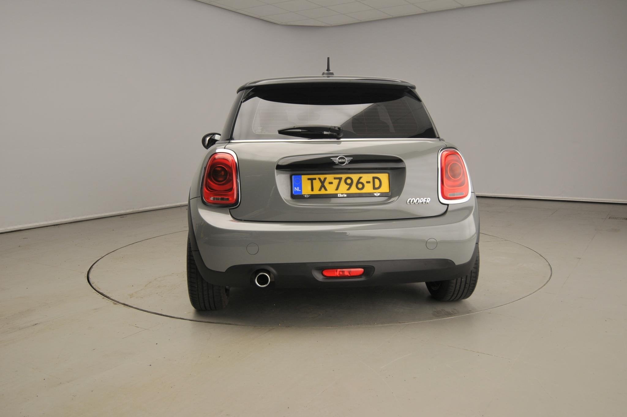 MINI 3-deurs Cooper Sportstoelen / Half Leder / Navigatie /, Voorwielaandrijving, 136 pk, Gebruikt, 4 stoelen