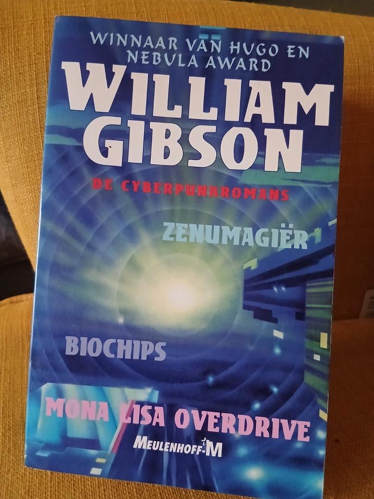 William Gibson - De Cyberpunkromans (Zenamagiër, Biochips), Boeken, Ophalen of Verzenden, Gelezen, William Gibson