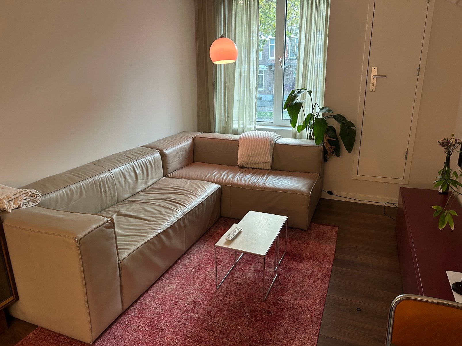 GRATIS Beige hoekbank 2,80 m breed - brengen mogelijk, Ophalen, Zo goed als nieuw, Leer