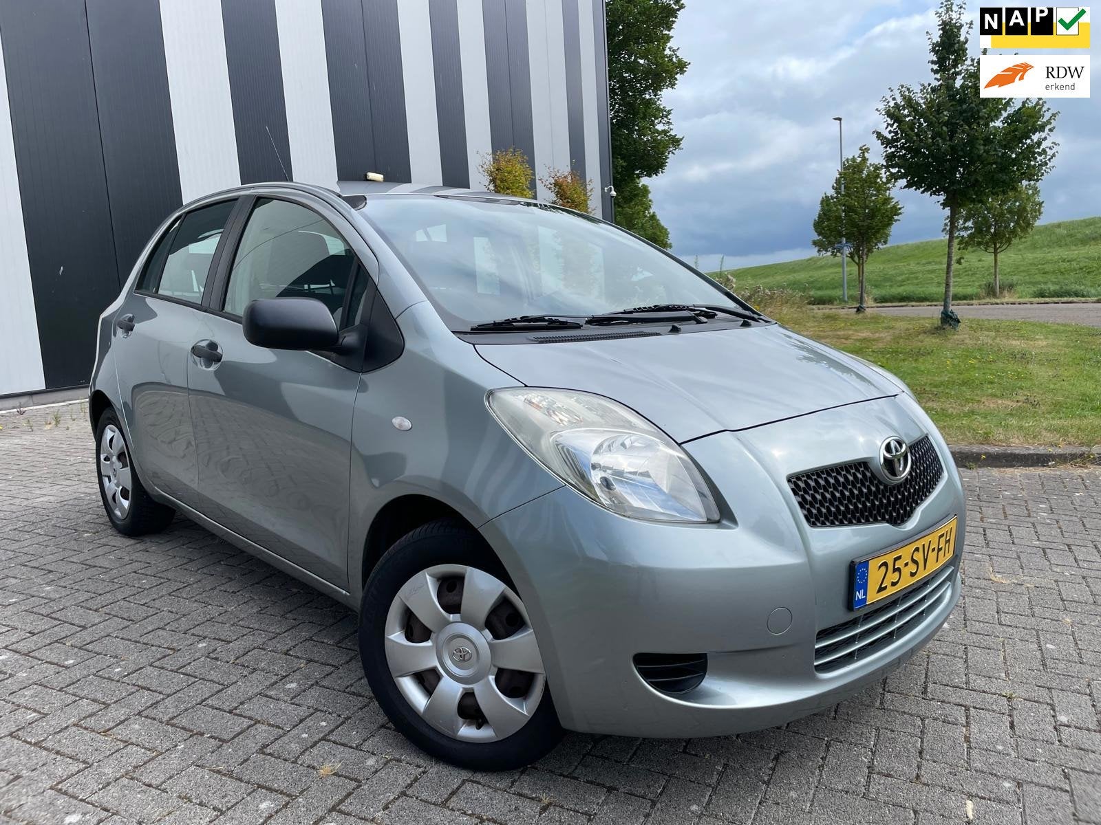 Toyota Yaris 1.3 VVTi Terra Nw APK-Isofix-Elekpakket-2 Sleut, Voorwielaandrijving, 4 cilinders, Origineel Nederlands, Bedrijf